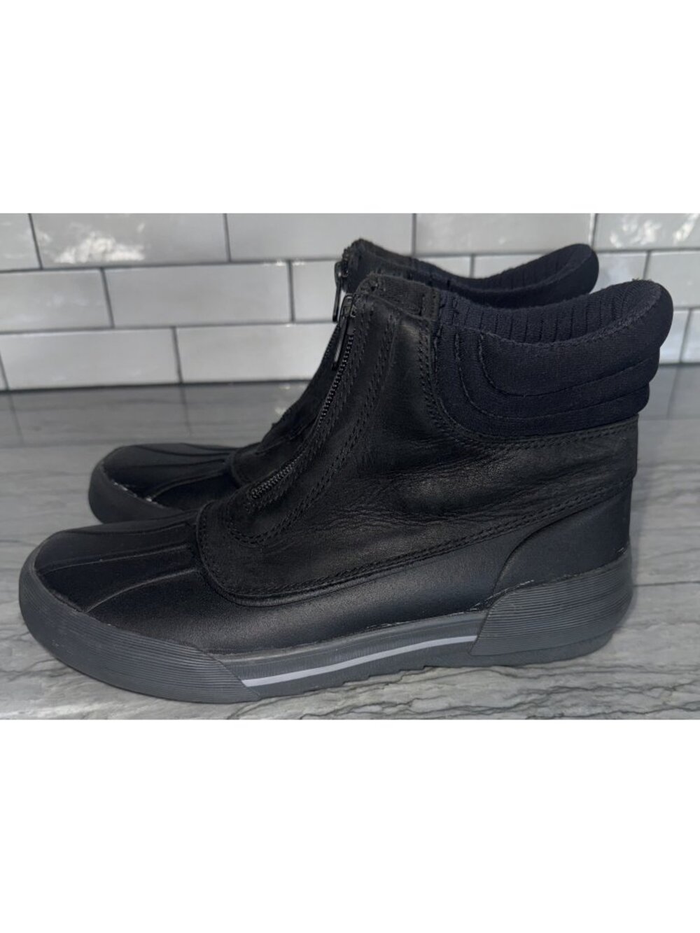 Clarks Collection Womens 7 Black Duck Rain Snow Winter Front Zip Boots